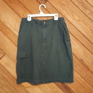 Woolrich dark olive denim cargo style skirt size 8